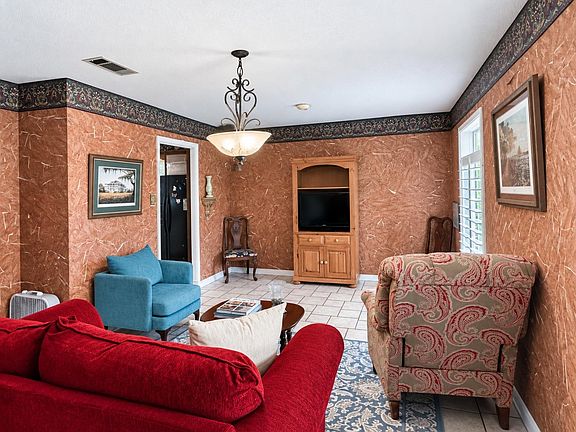 5th image of 1024 Cormack St