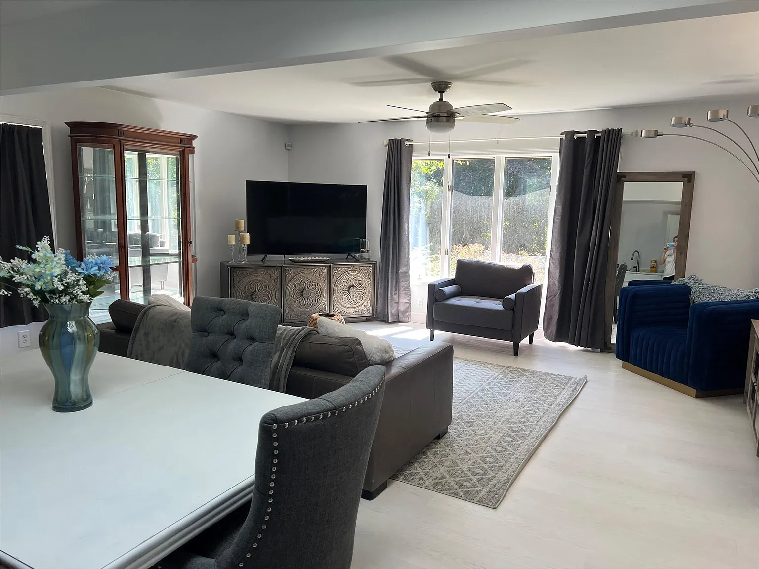 3 bed, 2.5 bath, 1910 sqft, $4,800 — Photo 4