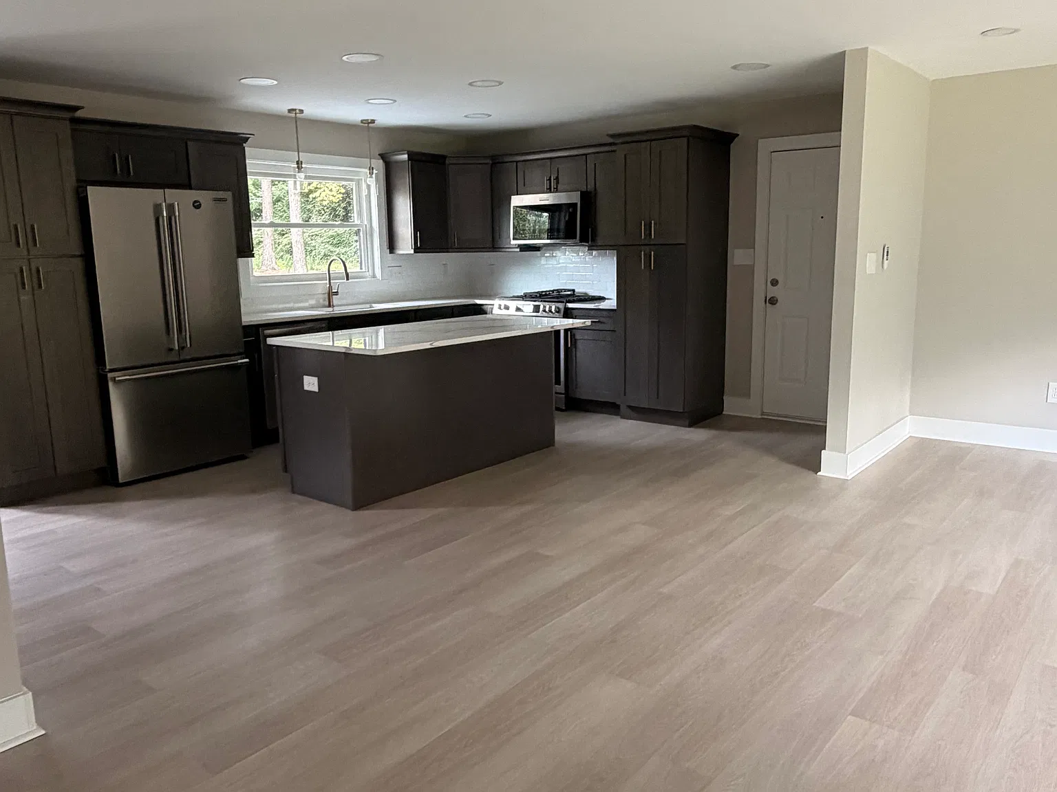 3 bed, 2.5 bath, 2383 sqft, $2,750 — Photo 3