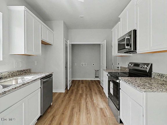 3rd image of 1278 Benjamin Street SE