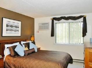 393 S Milwaukee Ave, Wheeling, IL 60090