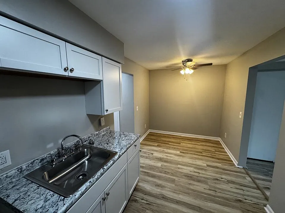 325 Pike St #6