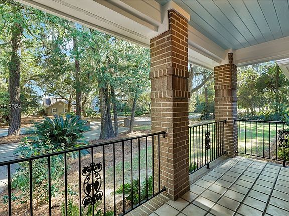 4th image of 10 Dolphin Point Ln