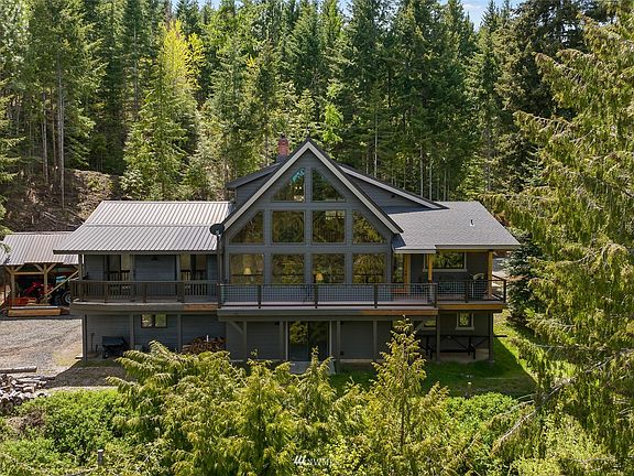 This home provides plenty of natural light and privacy.>