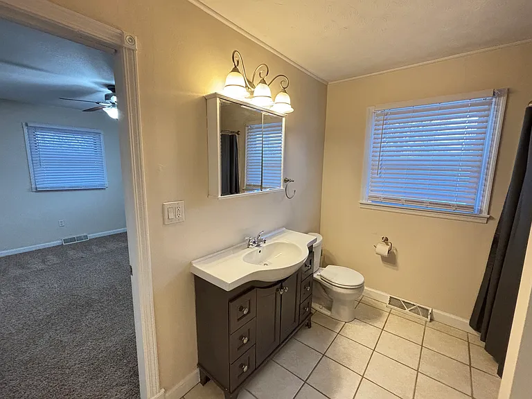 955 Crestview Ct — Photo 10