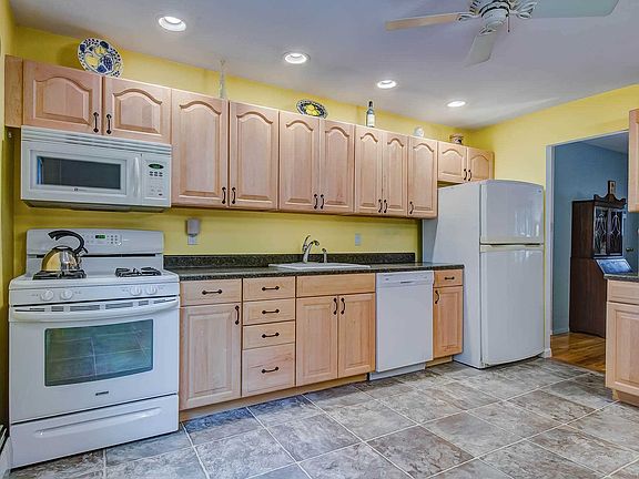 4th image of 139 Greenhaven Dr