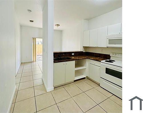 5th image of 1652 SE 28th St Unit 105