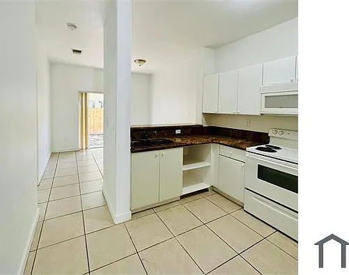 1652 SE 28th St #105 — Photo 5