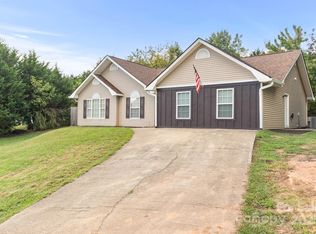 26 Sydney Ln, Asheville, NC 28806