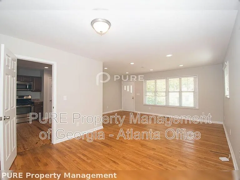 439 Chester St SE — Photo 4