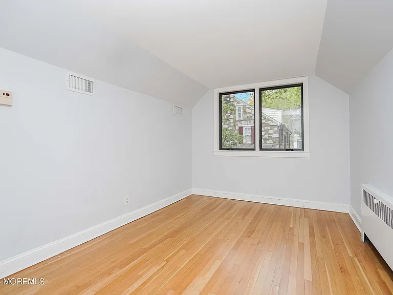 828 Kingston Rd — Photo 21