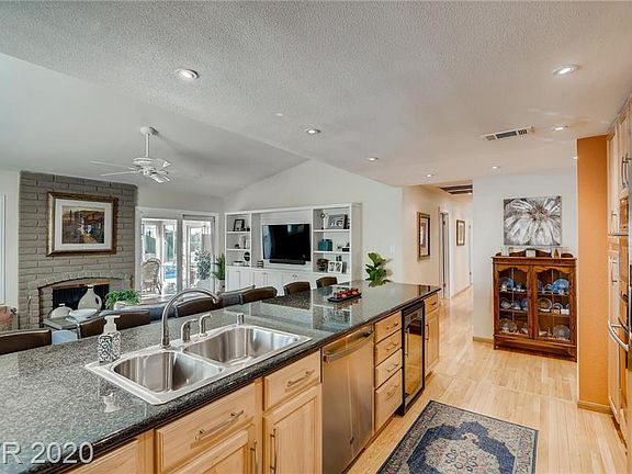 5th image of 4427 Sunny Dunes Dr
