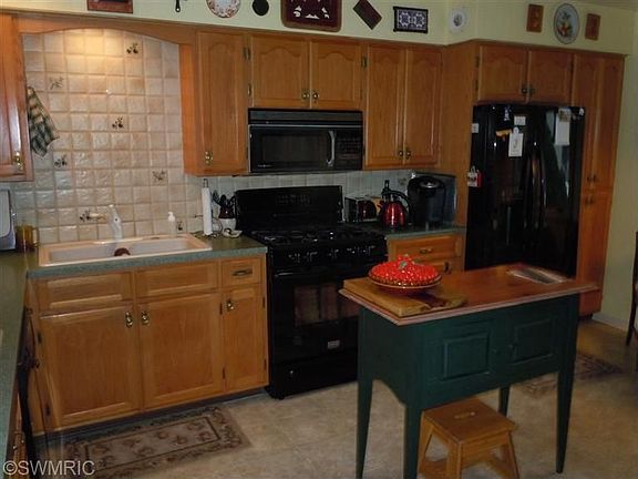 4th image of 791 Brook Village Dr