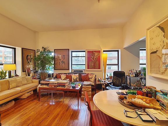 2nd image of 255 W 51st St APT 5A