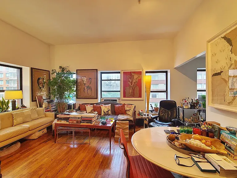 255 W 51st St #5A — Photo 2