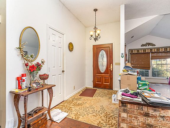 5th image of 6910 Pin Oak Ct