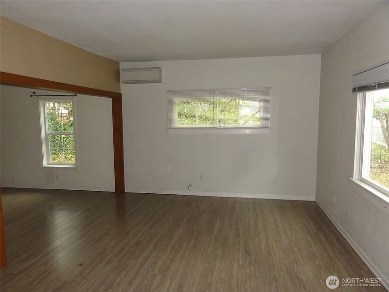 2nd image of 806 120th Street S