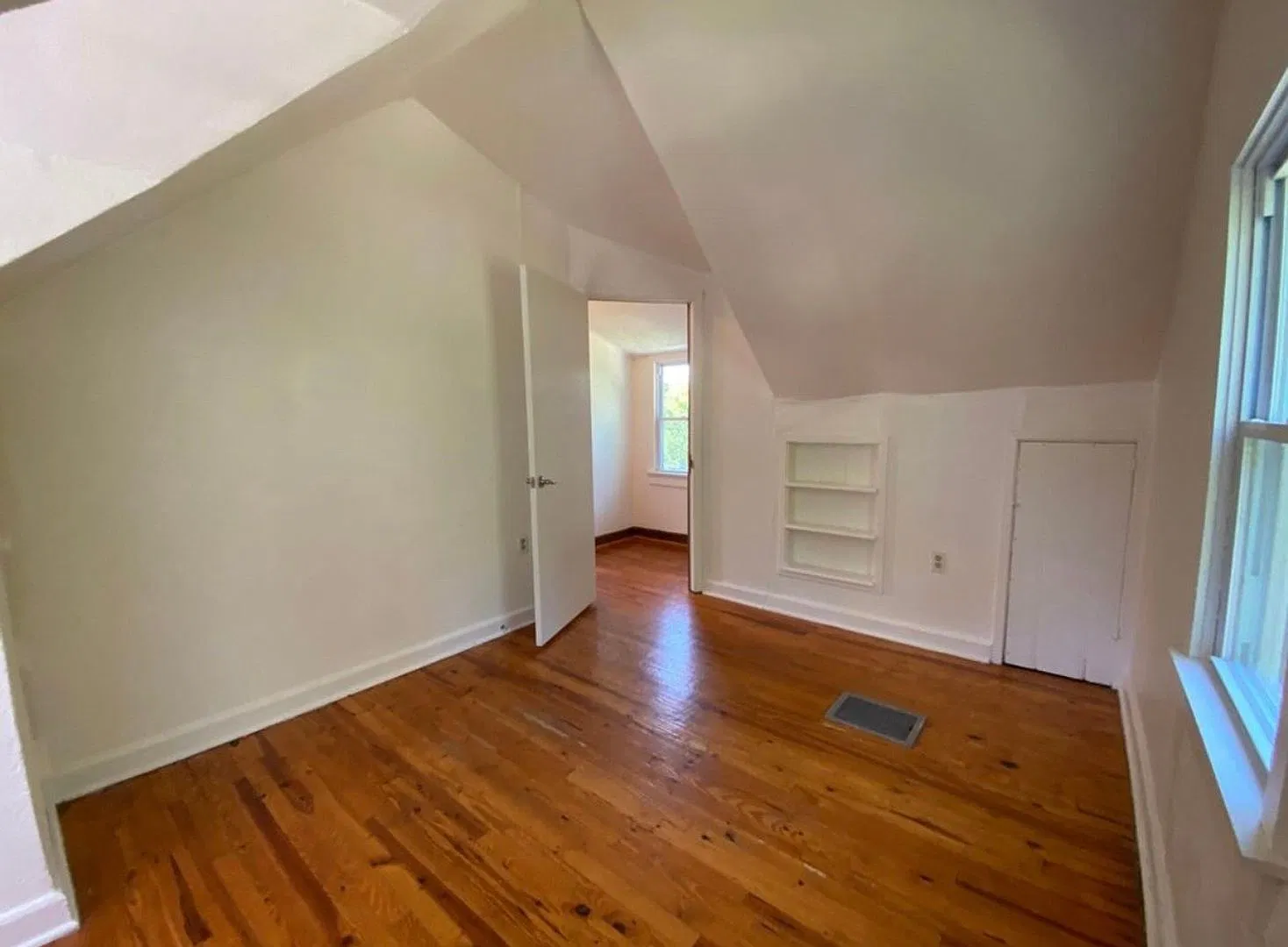 4 bed, 2.0 bath, 1500 sqft, $1,260 — Photo 3