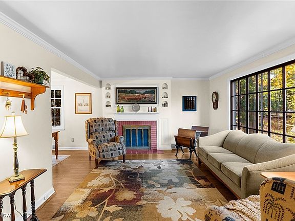 4th image of 3249 Laurel Park
