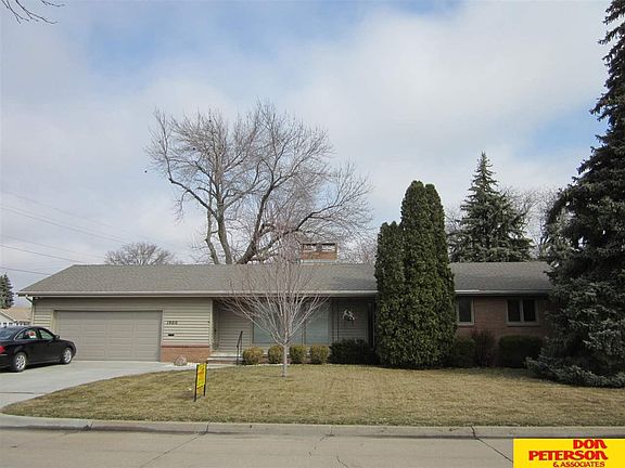 2nd image of 1900 Parkview Dr