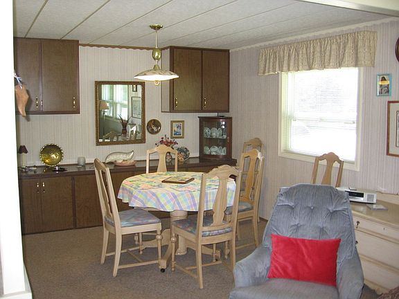 5th image of 424 College St