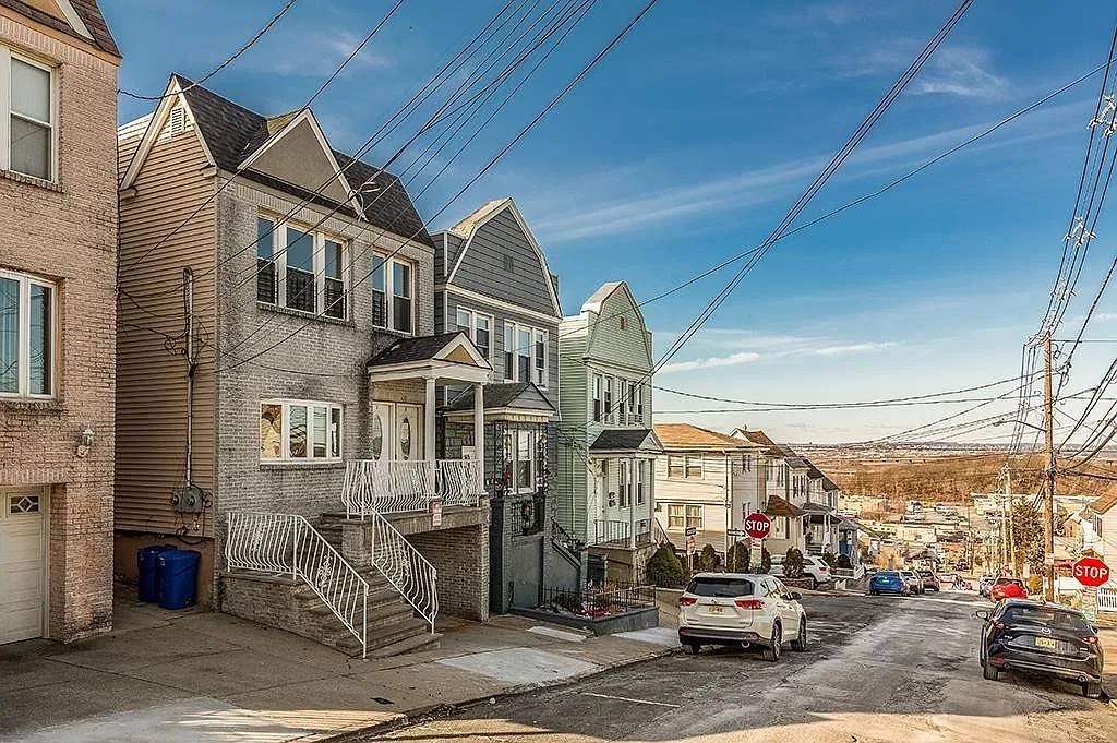 3 bed, 2.0 bath, $2,800 — Photo 1