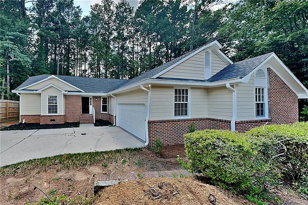 3 bed, 2.0 bath, 1717 sqft, $2,075 — Photo 1