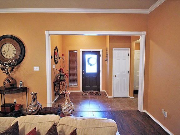 2nd image of 700 W Sheila Cir