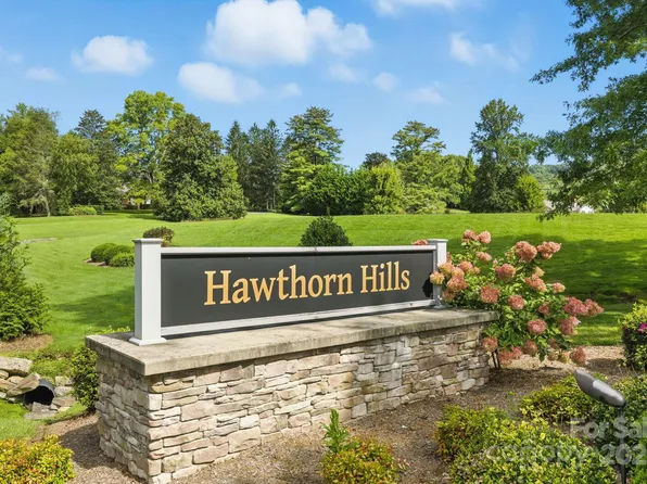 2 Riding Gate Rd, Hendersonville, NC 28791