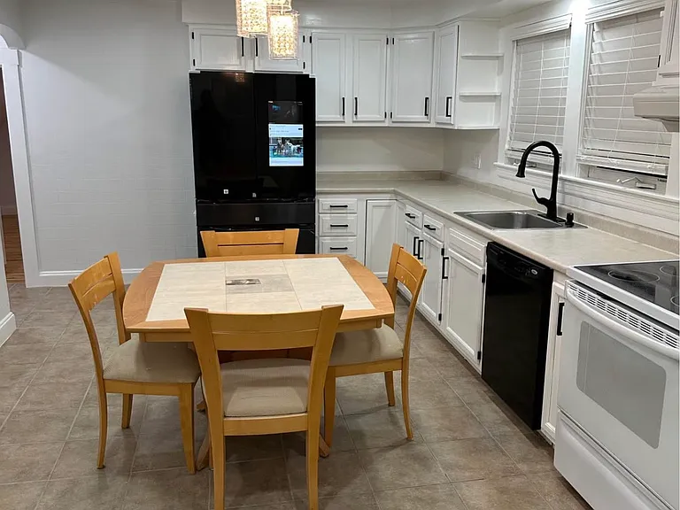 160 Amherst St #2 — Photo 3