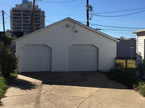 detached garage