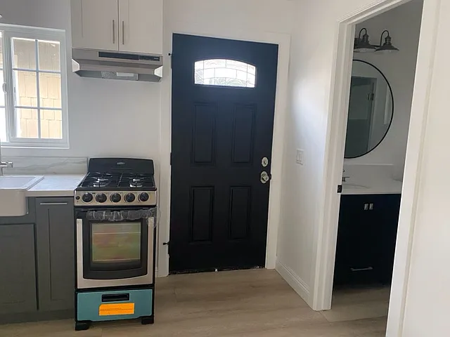 1521 Ramona Ave — Photo 11