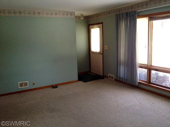 5th image of 624 Lilac Ave