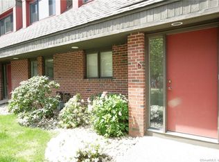 96 Montoya Dr, Branford, CT 06405