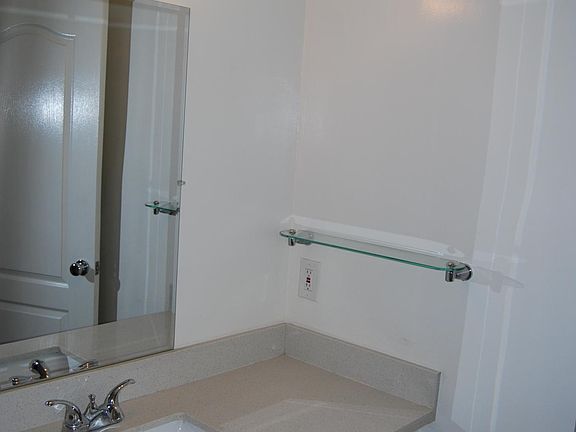 5th image of 1820 S Bundy Dr APT 4