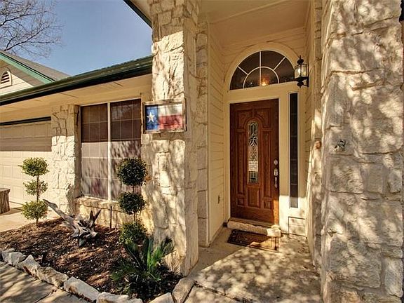 3rd image of 1005 Wood Creek Dr