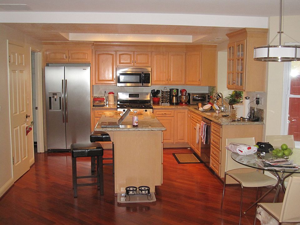 2nd image of 114 Woodview Cir