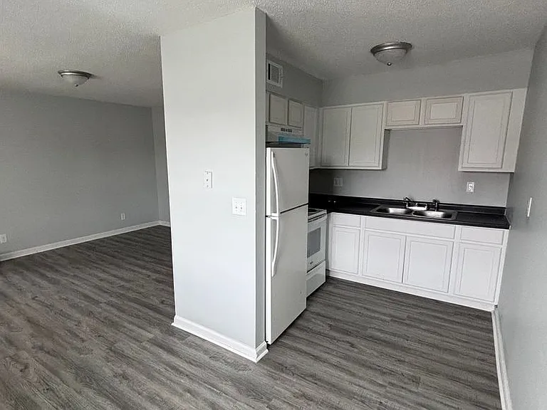 Garden View Apartments — Photo 21