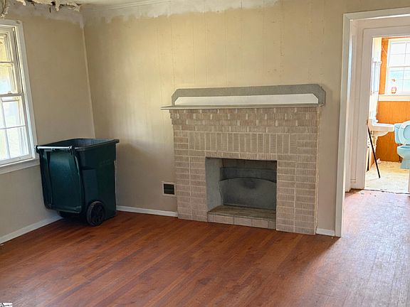 3rd image of 123 Circle Dr