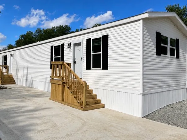 705 E 4th St #44, Rochester, IN 46975