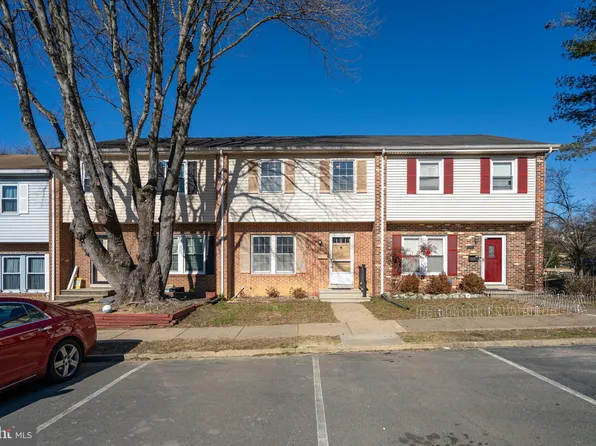 202 Overlook Ct, Fredericksburg, VA 22405