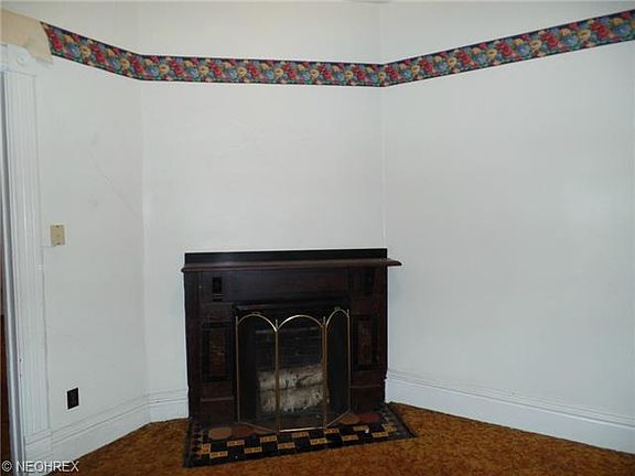 5th image of 743 Main St