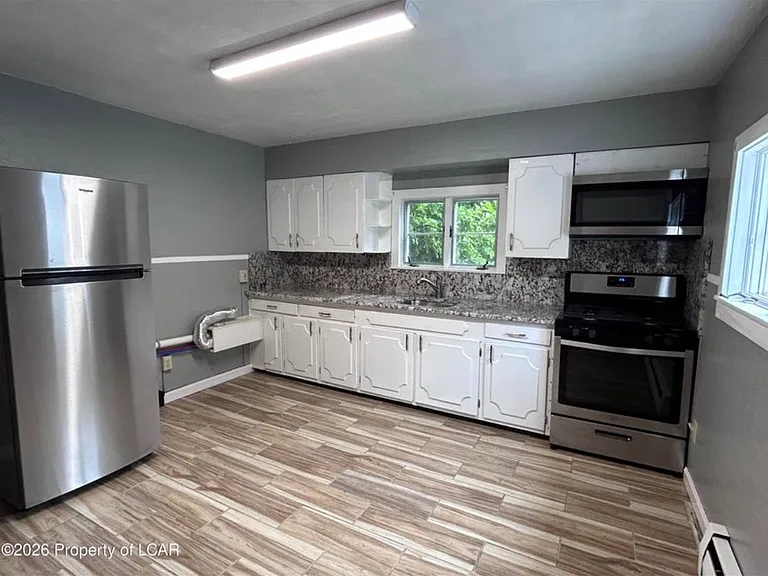 306 Roosevelt St #2 — Photo 2