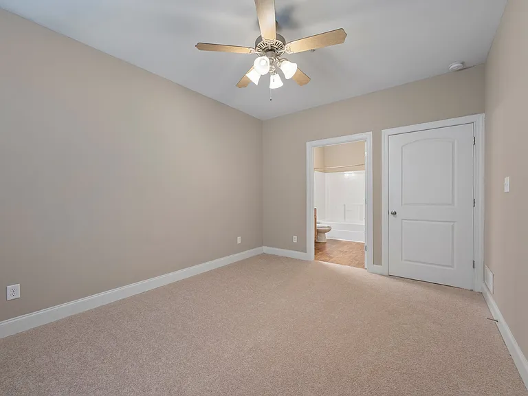 Mount Victor Olde Towne Luxury Apartments — Photo 120