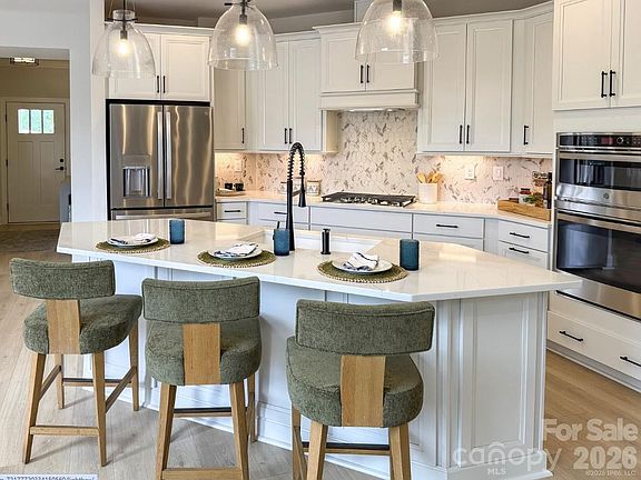 2nd image of 1718 Poppy Way