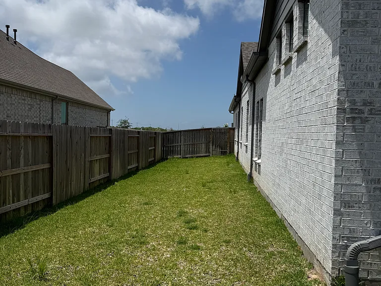 4916 Dickens Landing Dr — Photo 60
