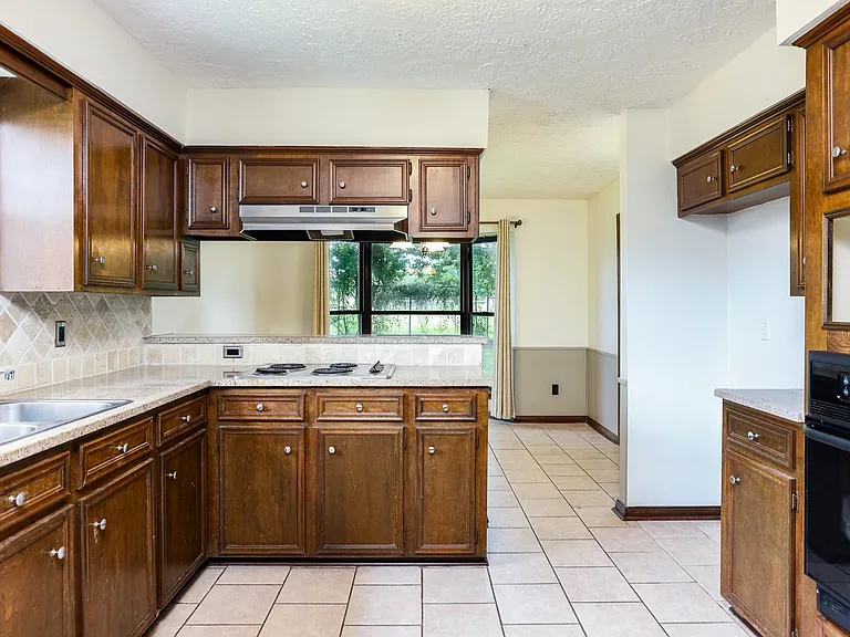 1226 Ferndale Dr — Photo 14
