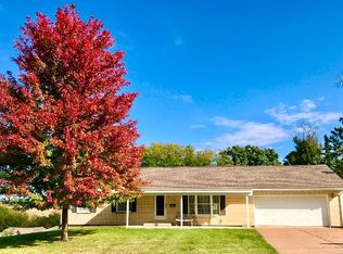 203 Blackhawk Dr, Galena, IL 61036