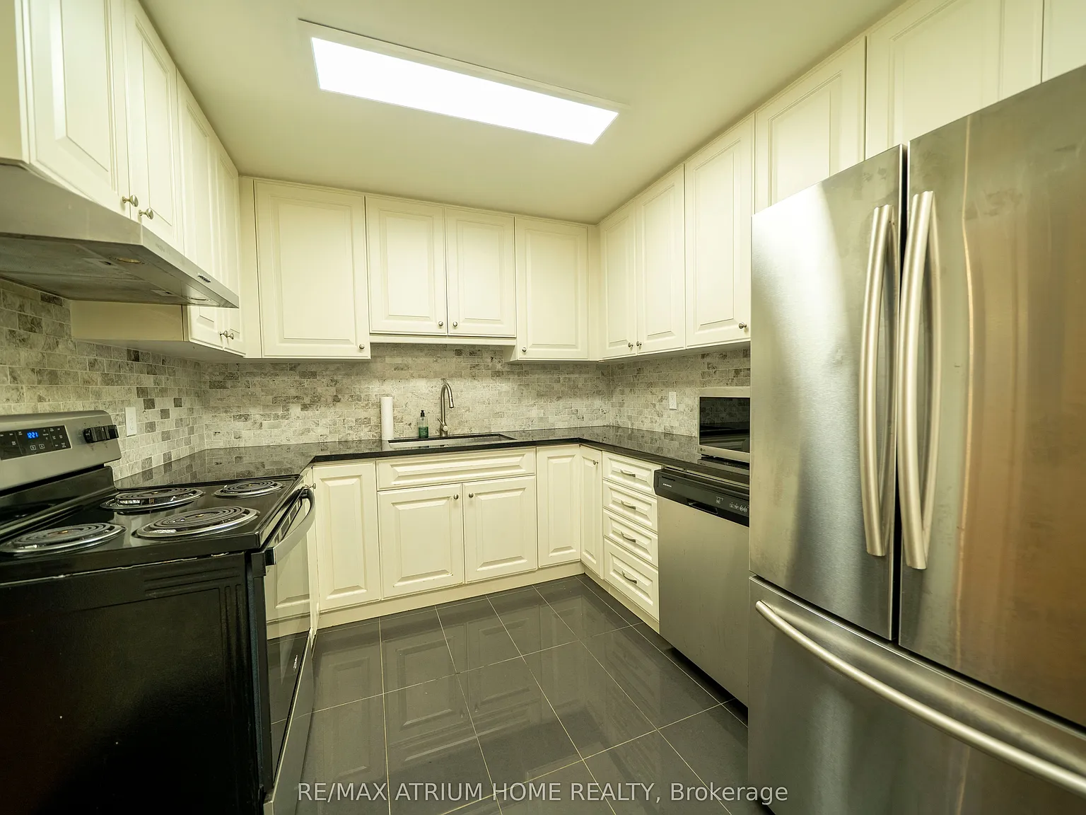 4 bed, $3,300 — Photo 4