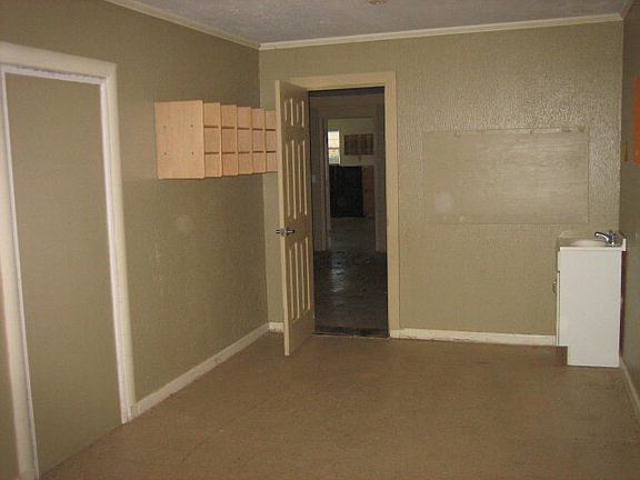 4th image of 735 W North St